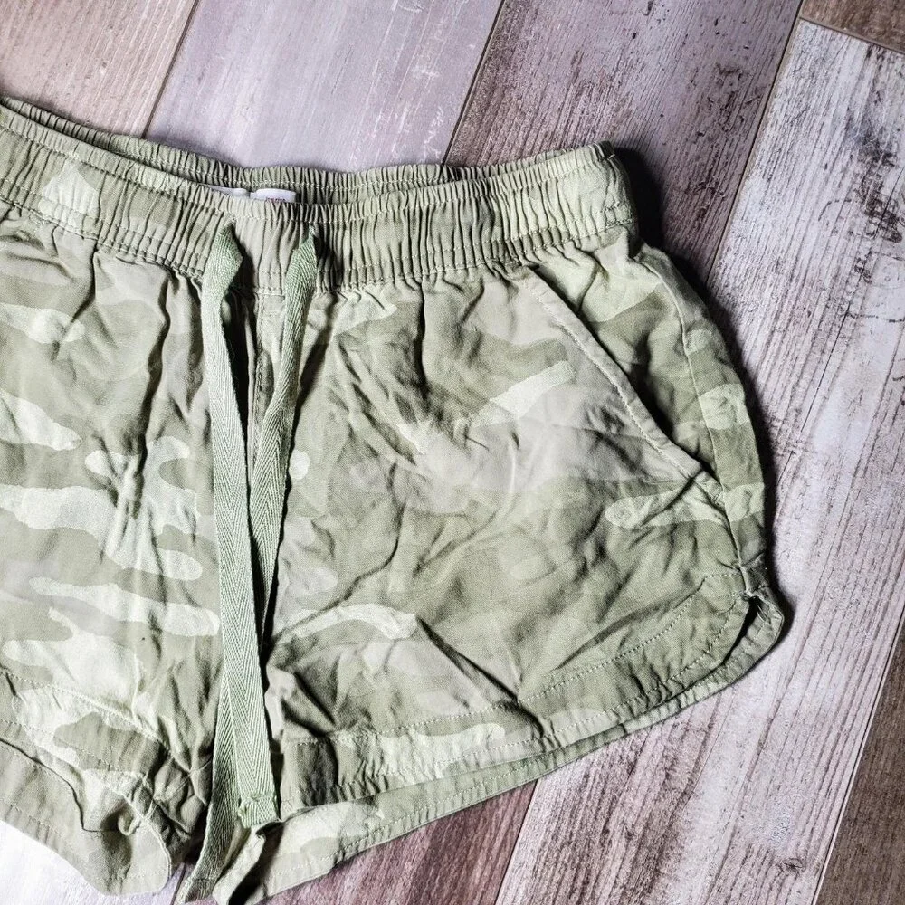 SO Camouflage 100% Rayon Elastic Waist Drawstring Shorts with Pockets XS NWOT